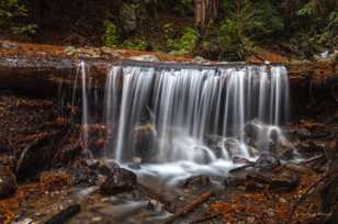 Falls at Julia Pfeiffer Burns-1886.jpg